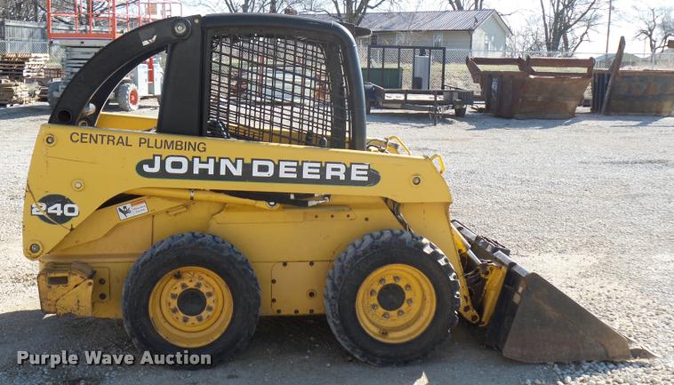 image for item J1581 1999 John Deere 240 skid steer