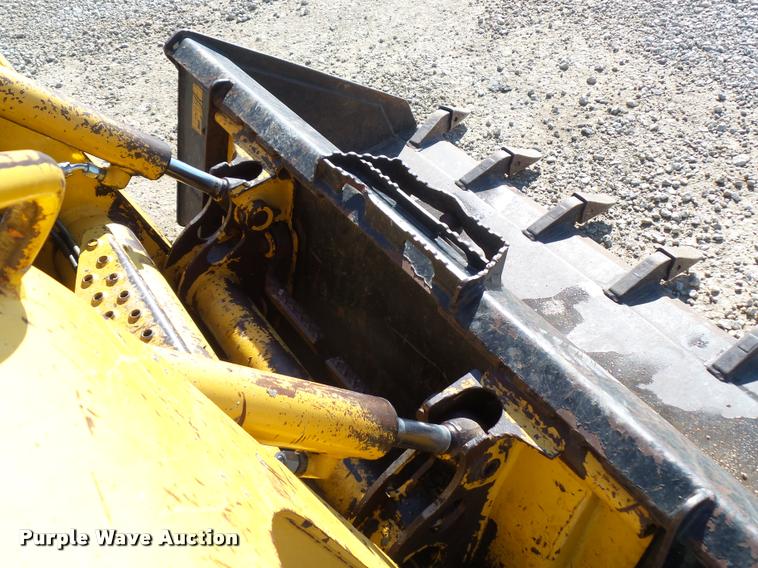 image for item J1581 1999 John Deere 240 skid steer