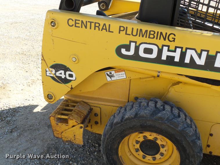 image for item J1581 1999 John Deere 240 skid steer