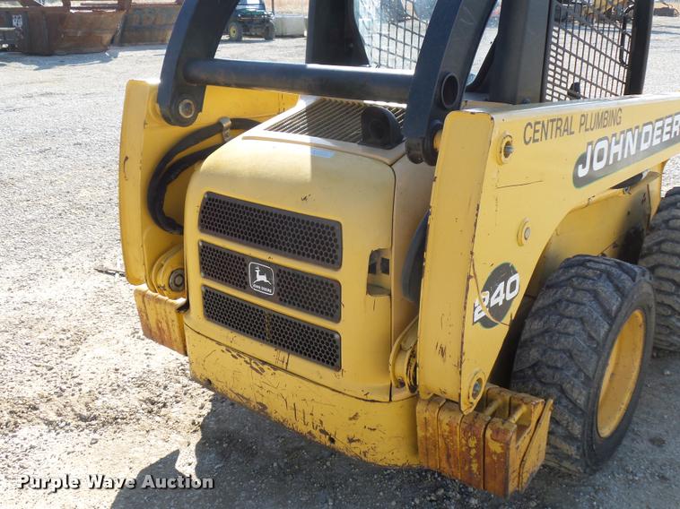 image for item J1581 1999 John Deere 240 skid steer