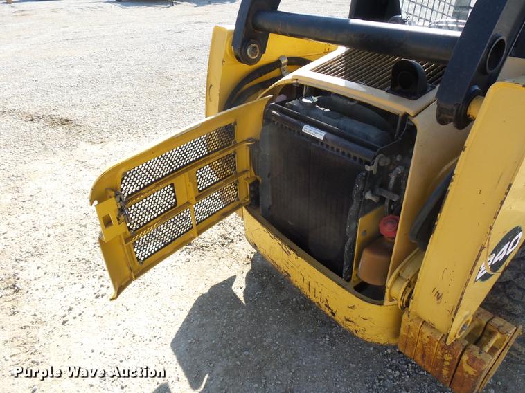 image for item J1581 1999 John Deere 240 skid steer