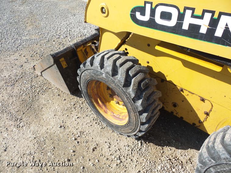 image for item J1581 1999 John Deere 240 skid steer