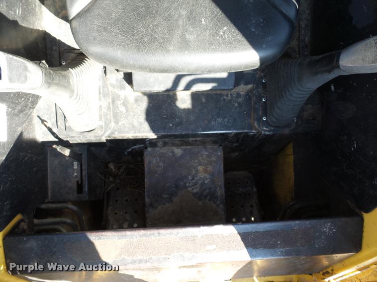 image for item J1581 1999 John Deere 240 skid steer