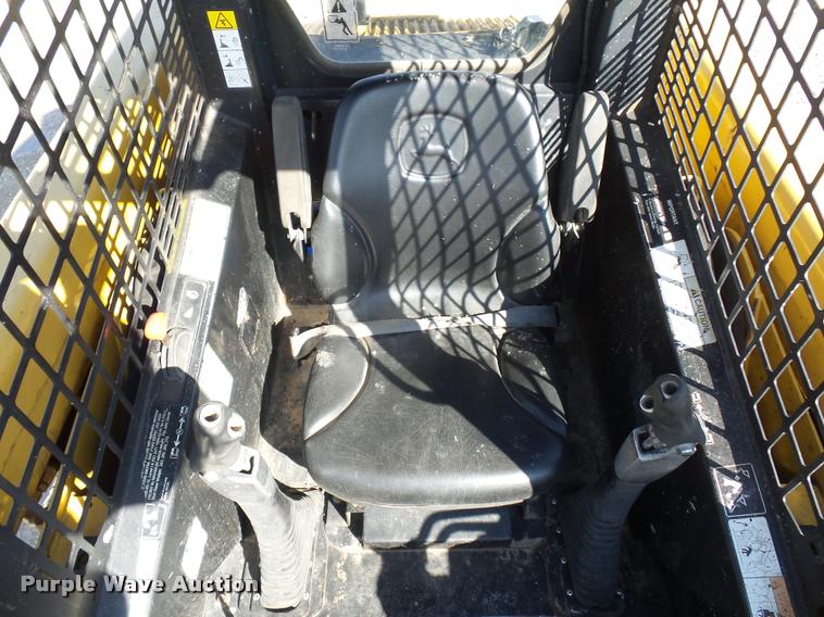 image for item J1581 1999 John Deere 240 skid steer