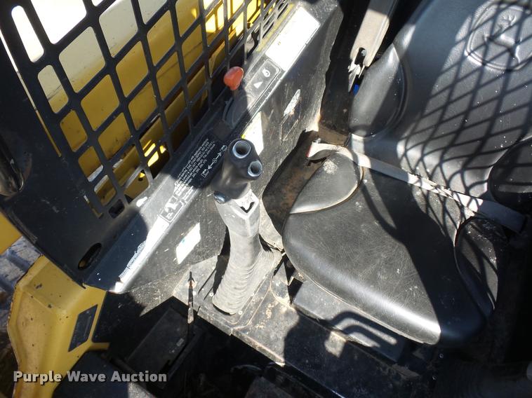 image for item J1581 1999 John Deere 240 skid steer