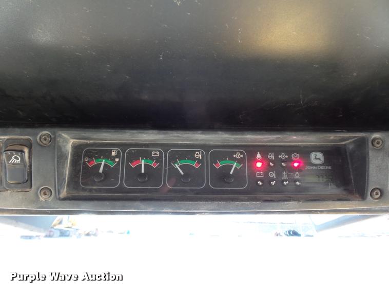 image for item J1581 1999 John Deere 240 skid steer