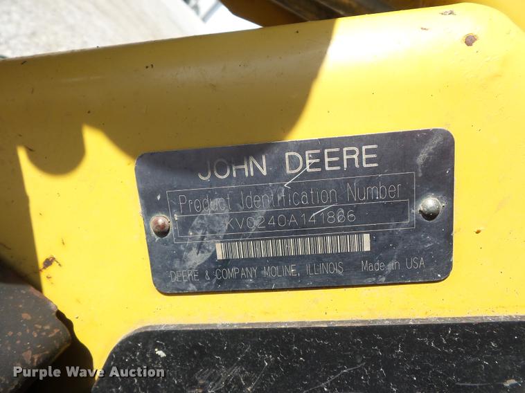 image for item J1581 1999 John Deere 240 skid steer