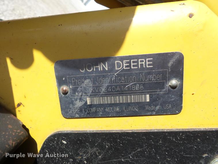 image for item J1581 1999 John Deere 240 skid steer