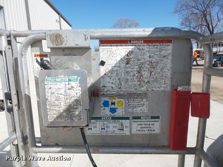 image for item J1582 2001 Genie GR-15 manlift