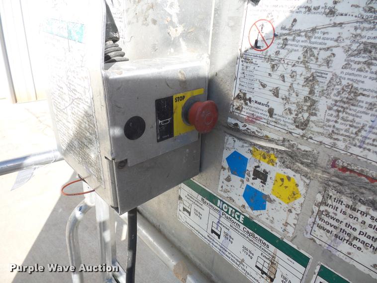 image for item J1582 2001 Genie GR-15 manlift