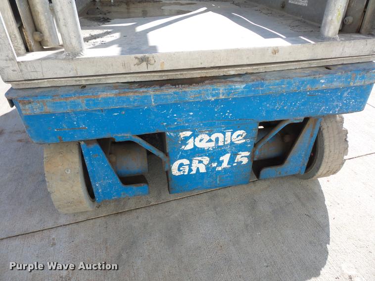 image for item J1582 2001 Genie GR-15 manlift