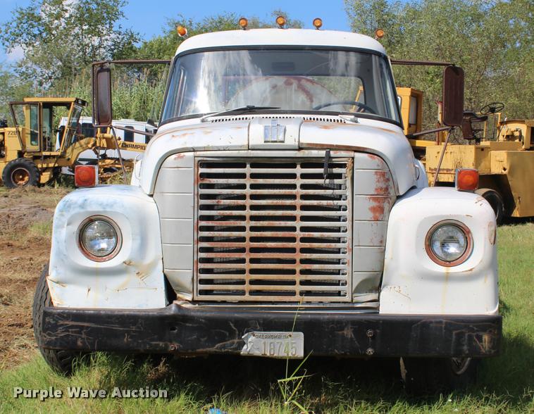 image for item K1960 1970 International Loadstar 1900 tank truck
