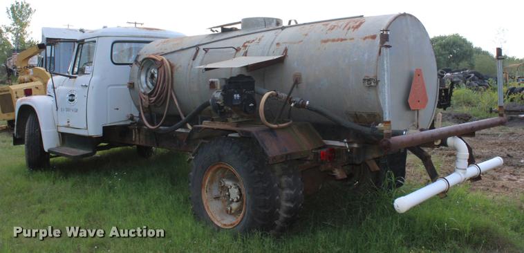 image for item K1960 1970 International Loadstar 1900 tank truck