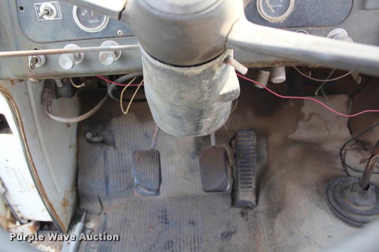 image for item K1960 1970 International Loadstar 1900 tank truck