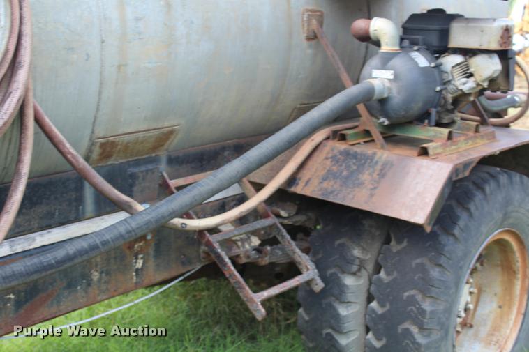image for item K1960 1970 International Loadstar 1900 tank truck