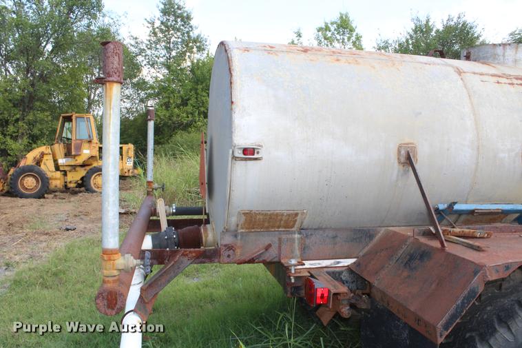 image for item K1960 1970 International Loadstar 1900 tank truck