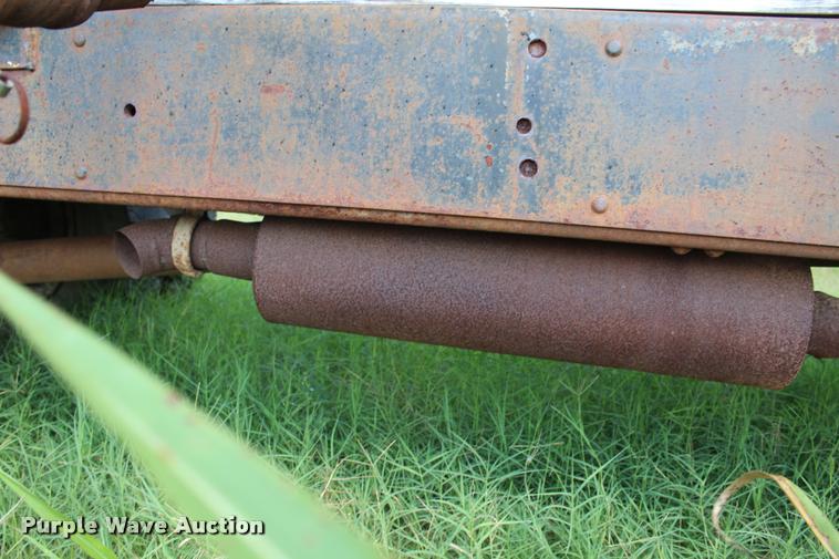 image for item K1960 1970 International Loadstar 1900 tank truck