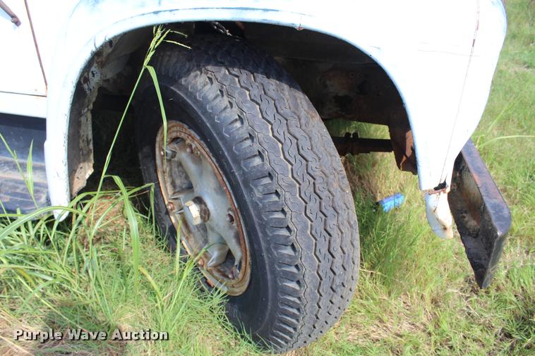 image for item K1960 1970 International Loadstar 1900 tank truck
