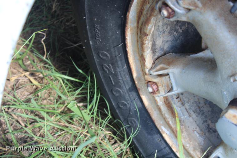 image for item K1960 1970 International Loadstar 1900 tank truck