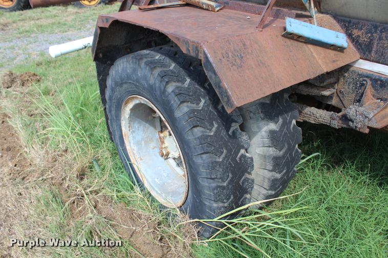image for item K1960 1970 International Loadstar 1900 tank truck