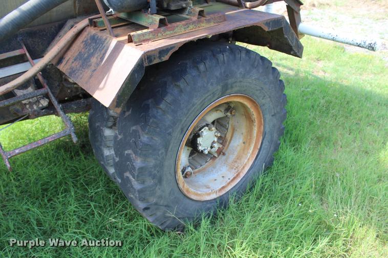 image for item K1960 1970 International Loadstar 1900 tank truck
