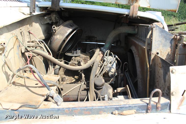 image for item K1960 1970 International Loadstar 1900 tank truck