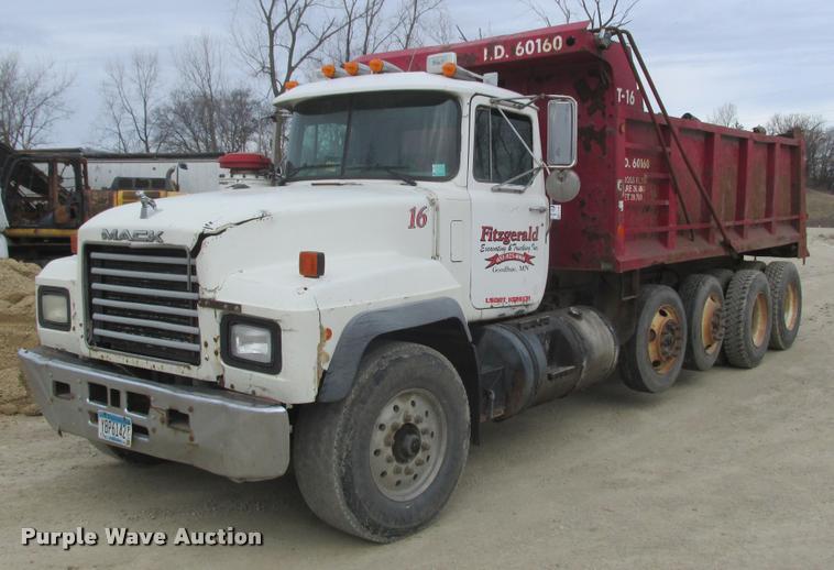 image for item K6165 2001 Mack RD688S dump truck