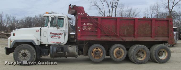 image for item K6165 2001 Mack RD688S dump truck