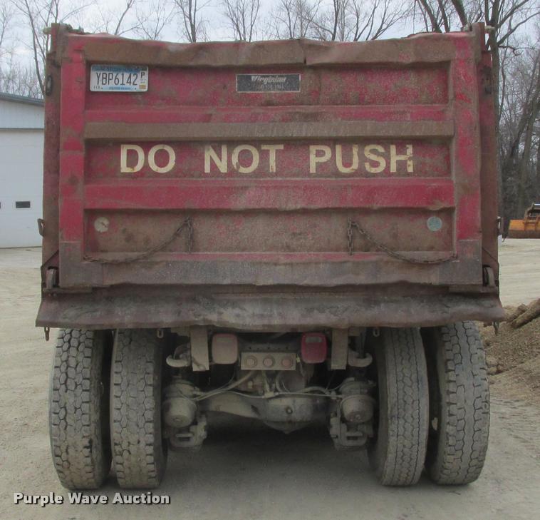 image for item K6165 2001 Mack RD688S dump truck