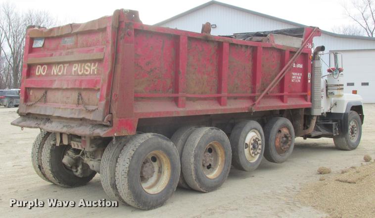 image for item K6165 2001 Mack RD688S dump truck