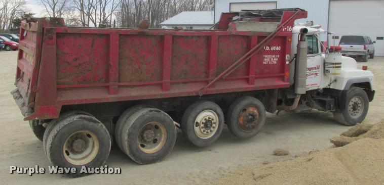 image for item K6165 2001 Mack RD688S dump truck