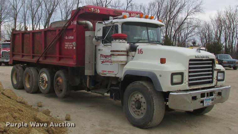 image for item K6165 2001 Mack RD688S dump truck
