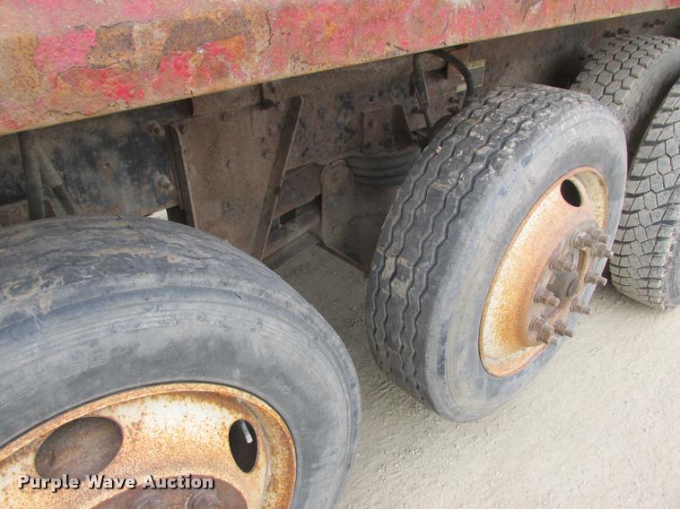 image for item K6165 2001 Mack RD688S dump truck