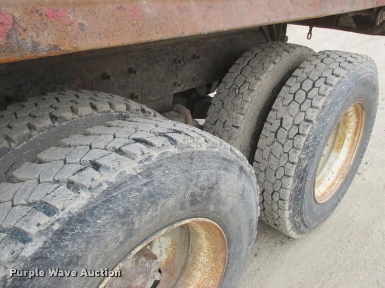 image for item K6165 2001 Mack RD688S dump truck