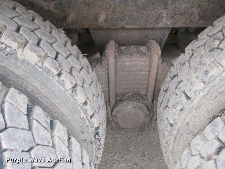 image for item K6165 2001 Mack RD688S dump truck