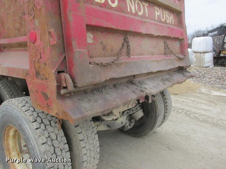 image for item K6165 2001 Mack RD688S dump truck