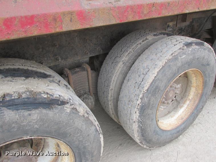 image for item K6165 2001 Mack RD688S dump truck