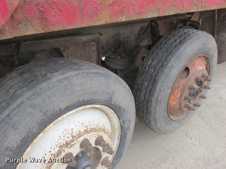 image for item K6165 2001 Mack RD688S dump truck