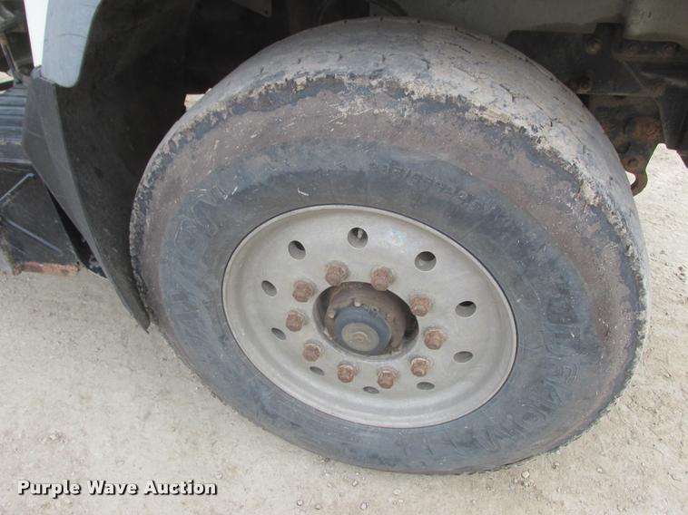 image for item K6165 2001 Mack RD688S dump truck