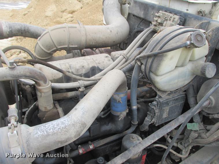 image for item K6165 2001 Mack RD688S dump truck