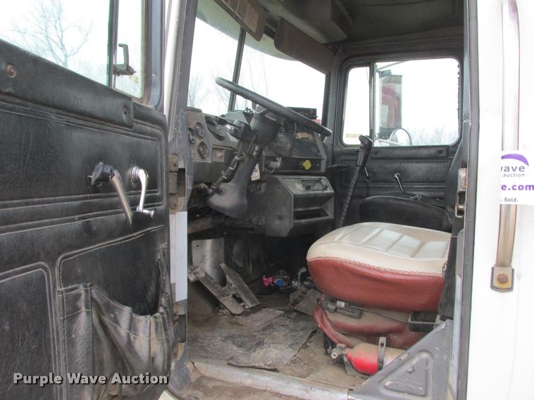 image for item K6165 2001 Mack RD688S dump truck