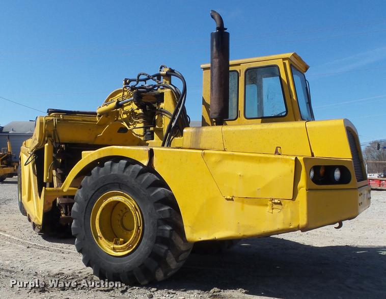 image for item K7698 1969 John Deere 860 elevating scraper