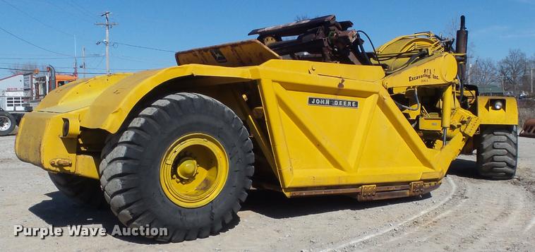 image for item K7698 1969 John Deere 860 elevating scraper