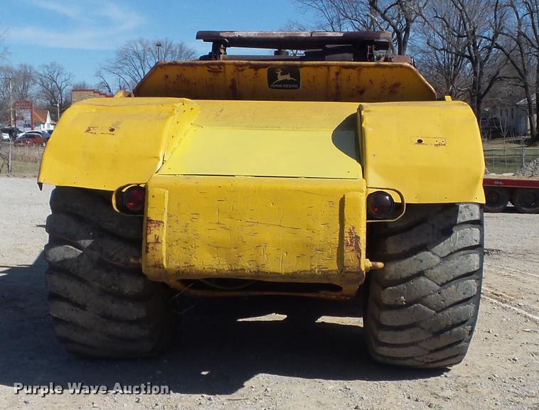 image for item K7698 1969 John Deere 860 elevating scraper