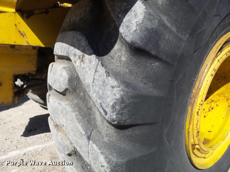 image for item K7698 1969 John Deere 860 elevating scraper