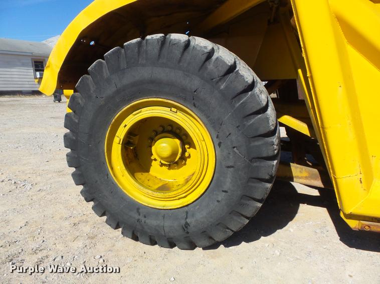 image for item K7698 1969 John Deere 860 elevating scraper