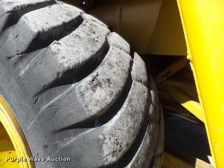 image for item K7698 1969 John Deere 860 elevating scraper