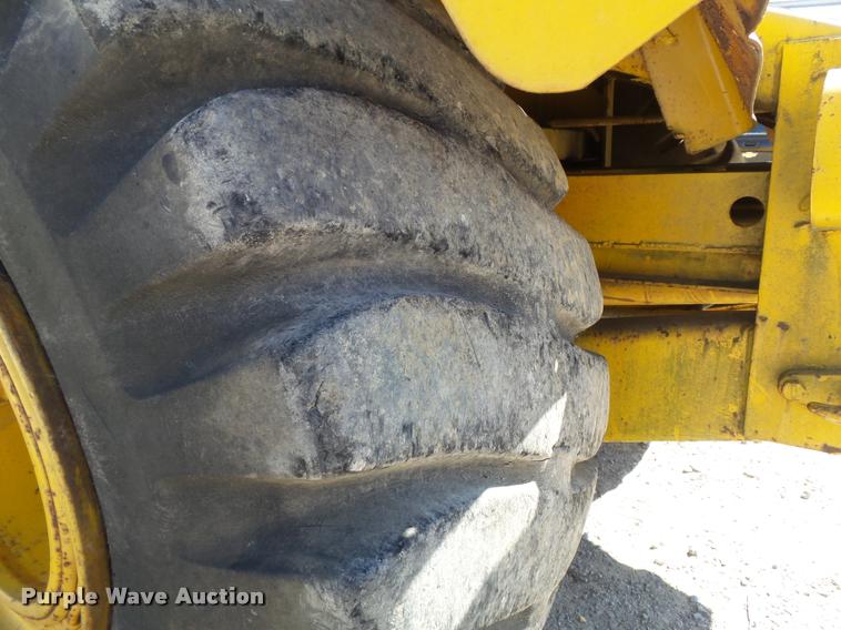 image for item K7698 1969 John Deere 860 elevating scraper