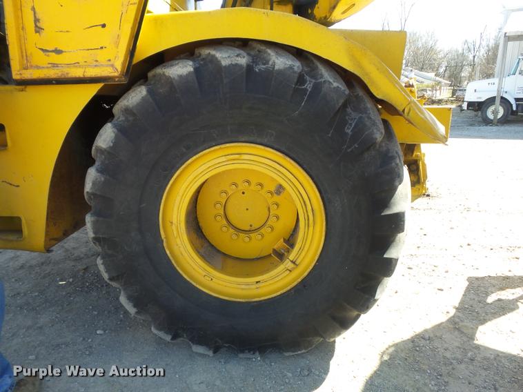 image for item K7698 1969 John Deere 860 elevating scraper