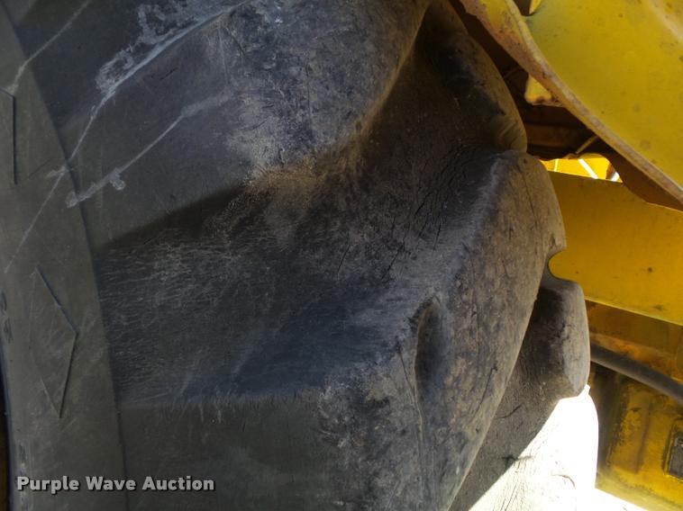 image for item K7698 1969 John Deere 860 elevating scraper